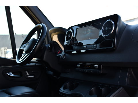 Mercedes-Benz Sprinter 319 1.9 CDI L2H2 RWD Black Edition Full Options! 360 Camera, Adaptieve Cruise, LED, Standkachel, Carplay, 190pk, Voorruit verwarming, Uniek!