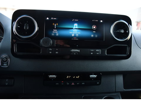 Mercedes-Benz Sprinter 319 1.9 CDI L2H2 RWD Black Edition Full Options! 360 Camera, Adaptieve Cruise, LED, Standkachel, Carplay, 190pk, Voorruit verwarming, Uniek!