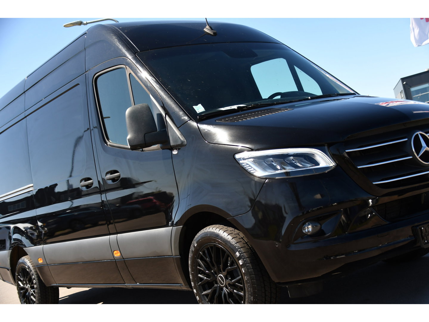 Mercedes-Benz Sprinter 319 1.9 CDI L2H2 RWD Black Edition Full Options! 360 Camera, Adaptieve Cruise, LED, Standkachel, Carplay, 190pk, Voorruit verwarming, Uniek!