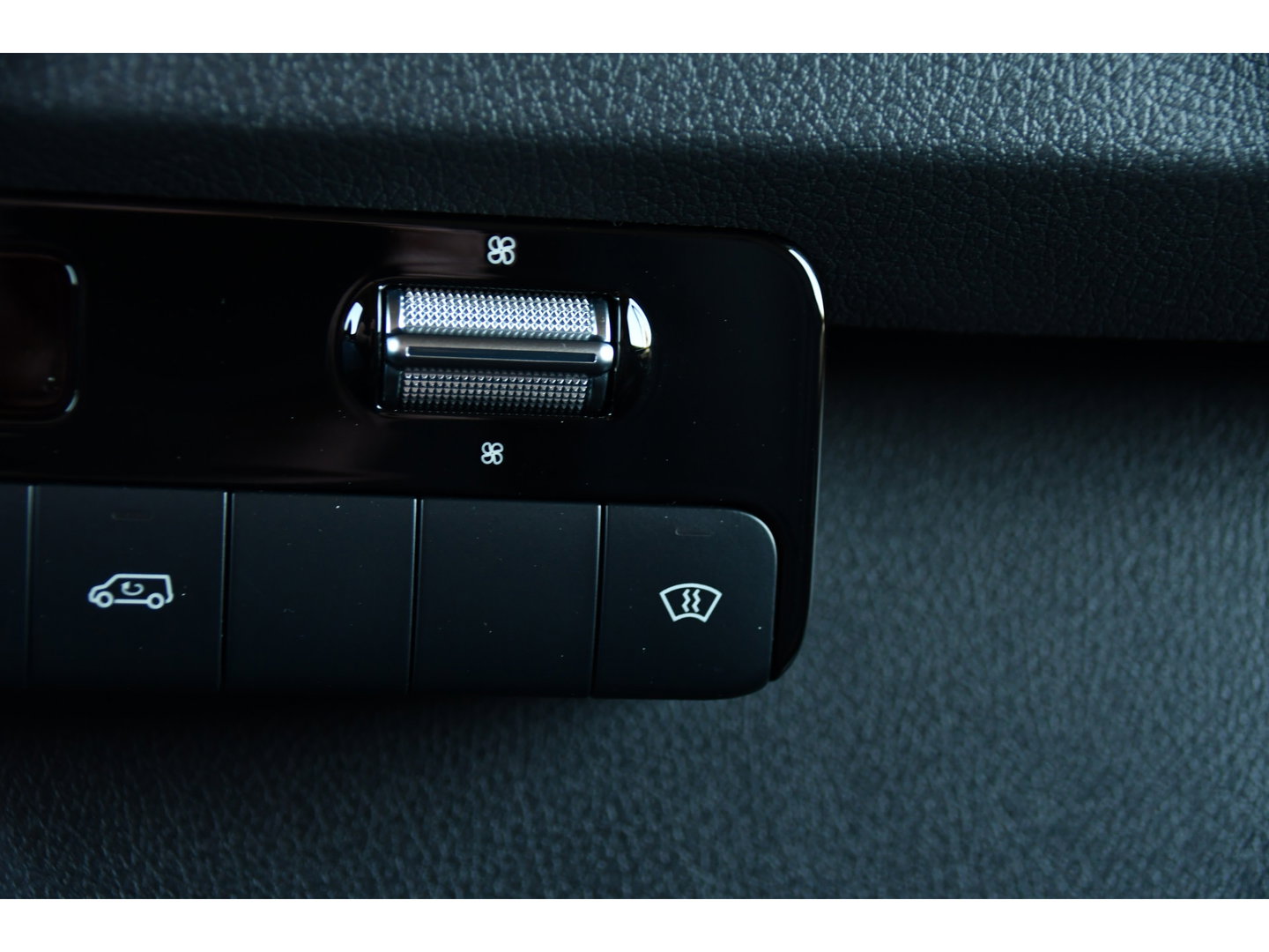 Mercedes-Benz Sprinter 319 1.9 CDI L2H2 RWD Black Edition Full Options! 360 Camera, Adaptieve Cruise, LED, Standkachel, Carplay, 190pk, Voorruit verwarming, Uniek!