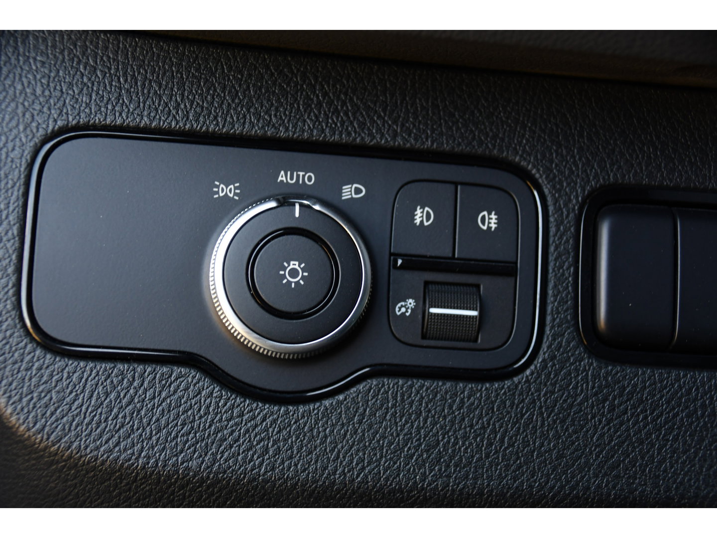 Mercedes-Benz Sprinter 319 1.9 CDI L2H2 RWD Black Edition Full Options! 360 Camera, Adaptieve Cruise, LED, Standkachel, Carplay, 190pk, Voorruit verwarming, Uniek!