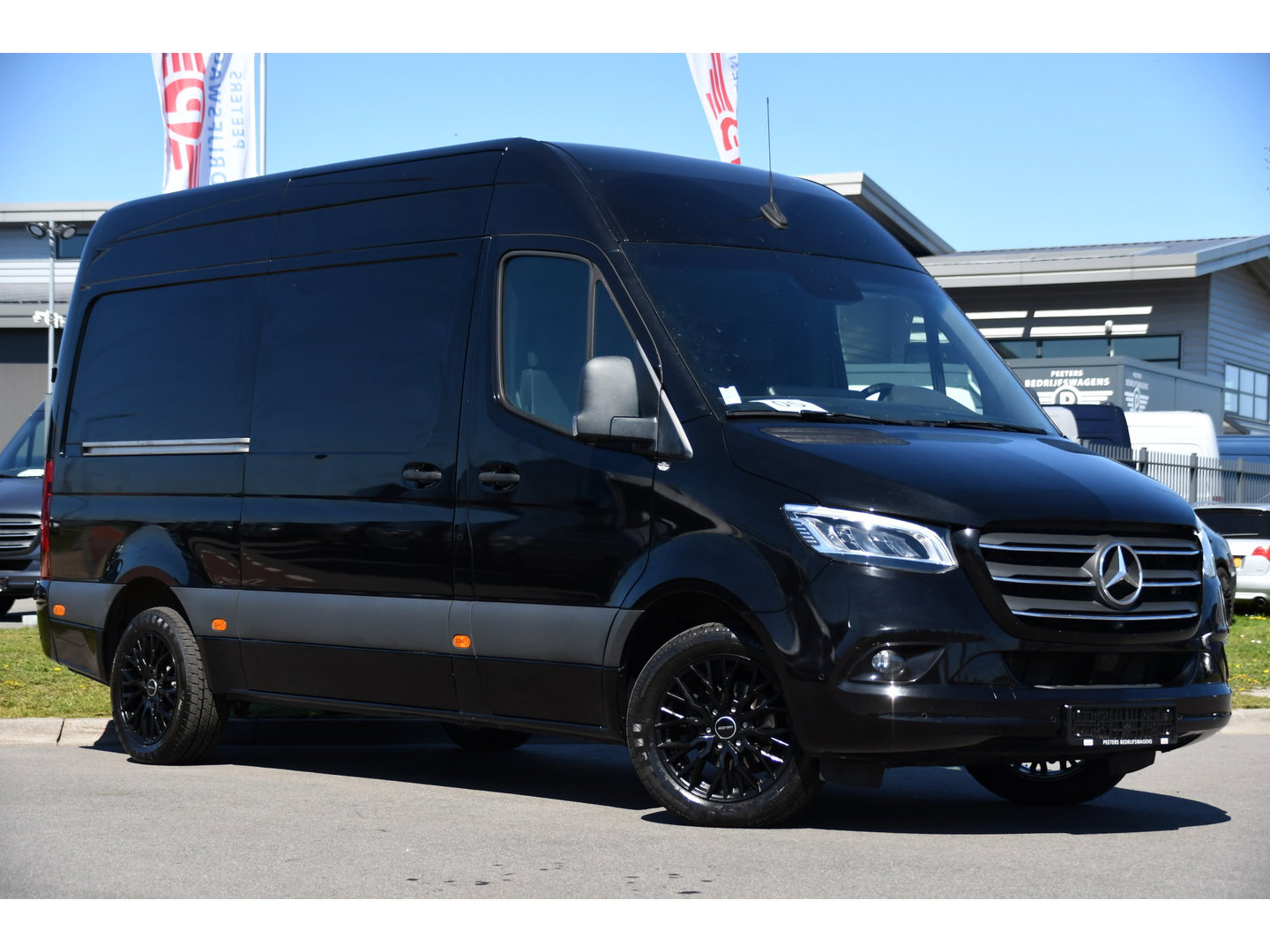 Mercedes-Benz Sprinter 319 1.9 CDI L2H2 RWD Black Edition Full Options! 360 Camera, Adaptieve Cruise, LED, Standkachel, Carplay, 190pk, Voorruit verwarming, Uniek!