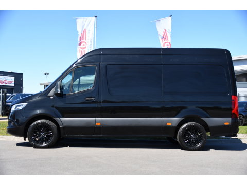 Mercedes-Benz Sprinter 319 1.9 CDI L2H2 RWD Black Edition Full Options! 360 Camera, Adaptieve Cruise, LED, Standkachel, Carplay, 190pk, Voorruit verwarming, Uniek!