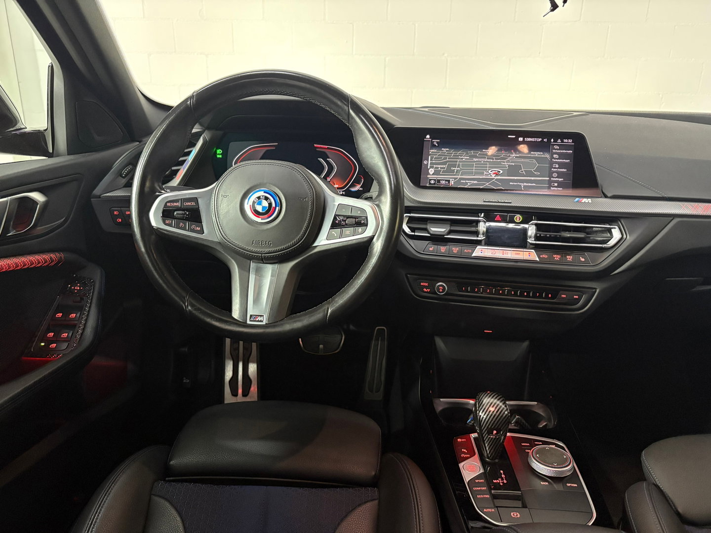BMW 1-serie 118i High Executive, Pano, Sfeerverlichting, Applecarplay