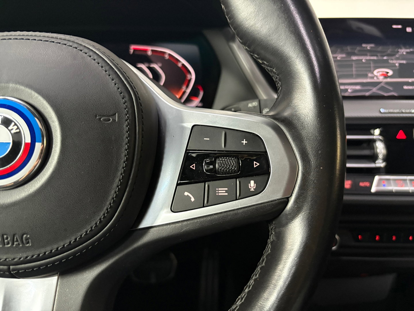 BMW 1-serie 118i High Executive, Pano, Sfeerverlichting, Applecarplay