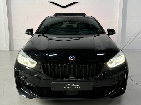 BMW 1-serie 118i High Executive, Pano, Sfeerverlichting, Applecarplay