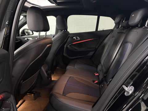 BMW 1-serie 118i High Executive, Pano, Sfeerverlichting, Applecarplay