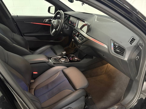 BMW 1-serie 118i High Executive, Pano, Sfeerverlichting, Applecarplay