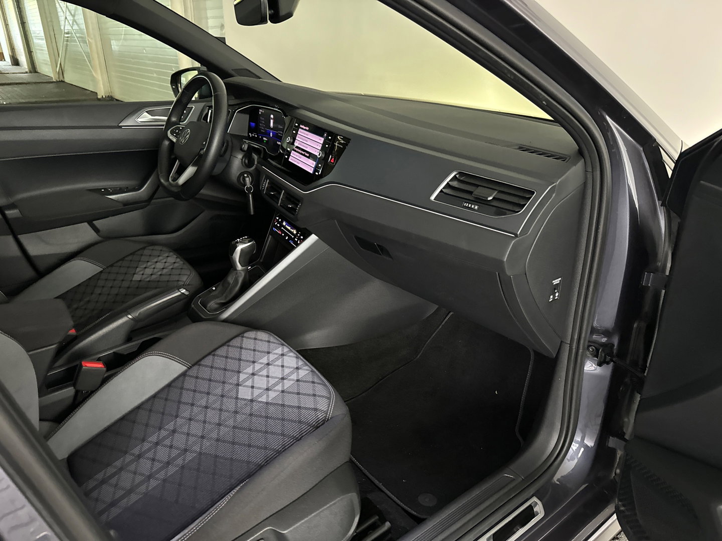 Volkswagen Polo 1.0 TSI R-Line Pano|Stoelverwarming|ACC|Lane|Carplay