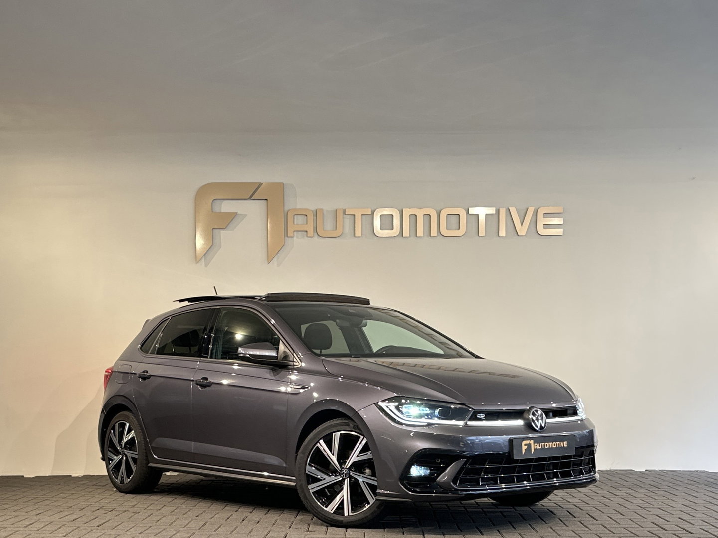 Volkswagen Polo 1.0 TSI R-Line Pano|Stoelverwarming|ACC|Lane|Carplay