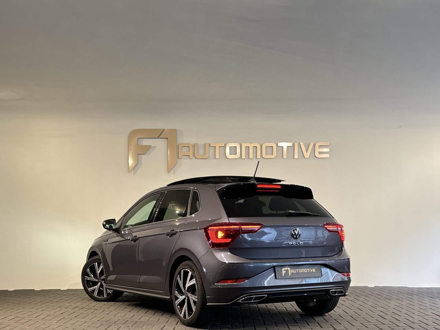 Volkswagen Polo 1.0 TSI R-Line Pano|Stoelverwarming|ACC|Lane|Carplay