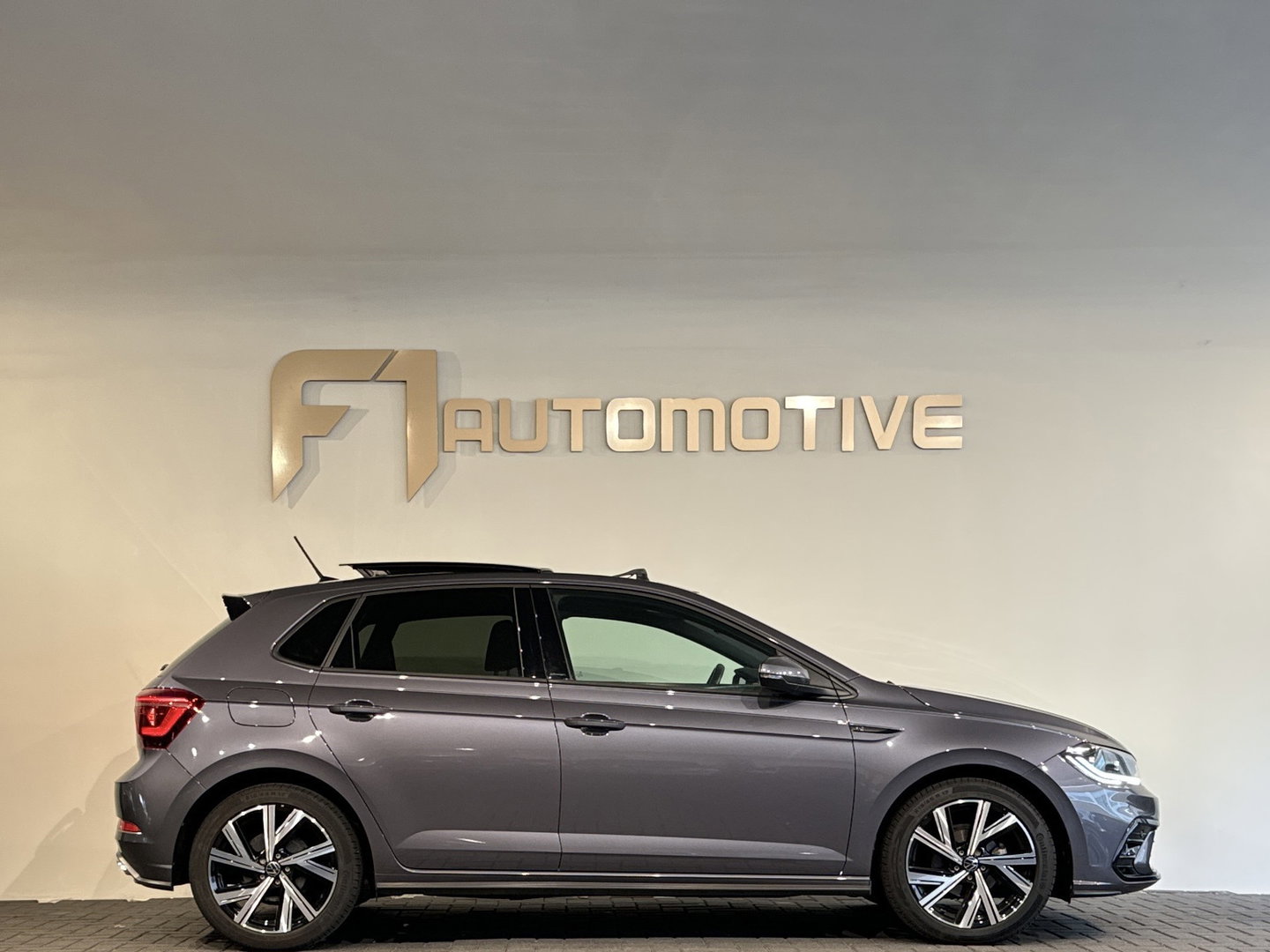 Volkswagen Polo 1.0 TSI R-Line Pano|Stoelverwarming|ACC|Lane|Carplay