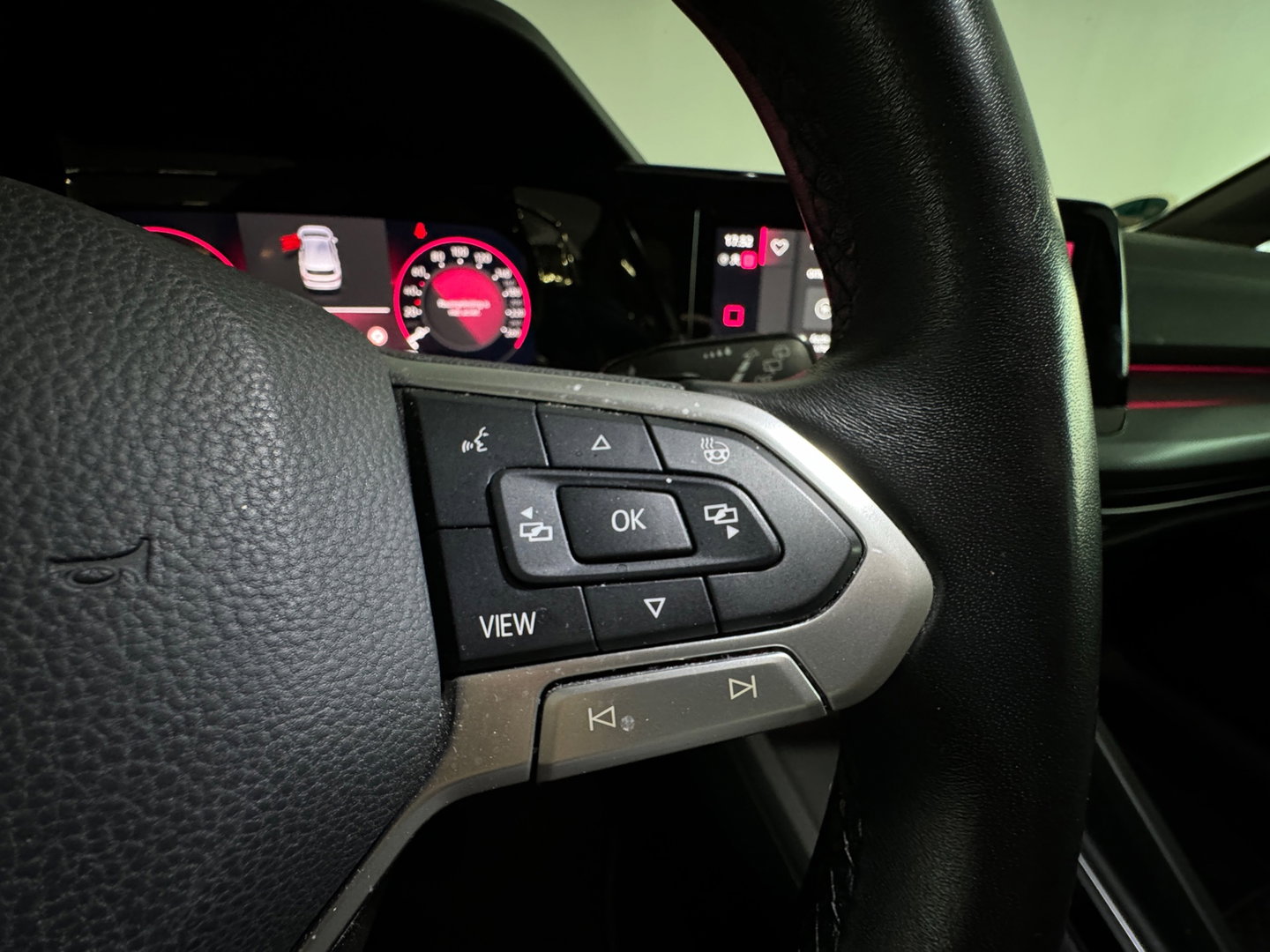 Volkswagen Golf 2.0 TDI R-Line Pano|Camera|Stoelverwarming|Sfeer|Keyless