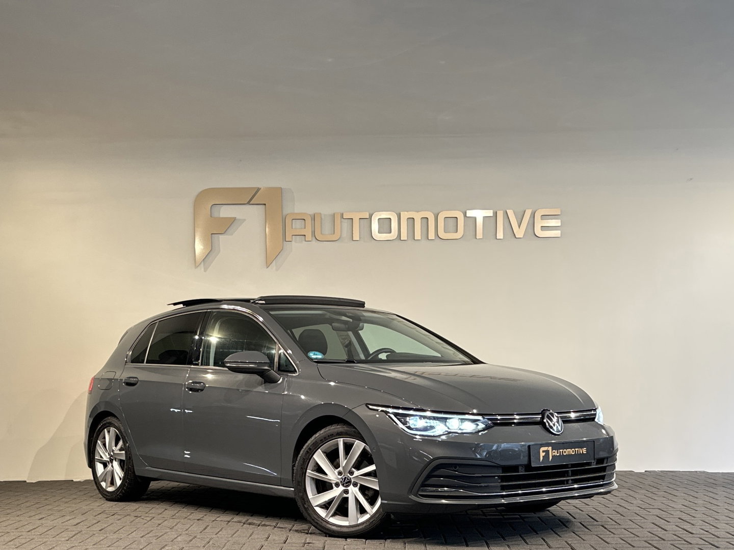 Volkswagen Golf 2.0 TDI R-Line Pano|Camera|Stoelverwarming|Sfeer|Keyless