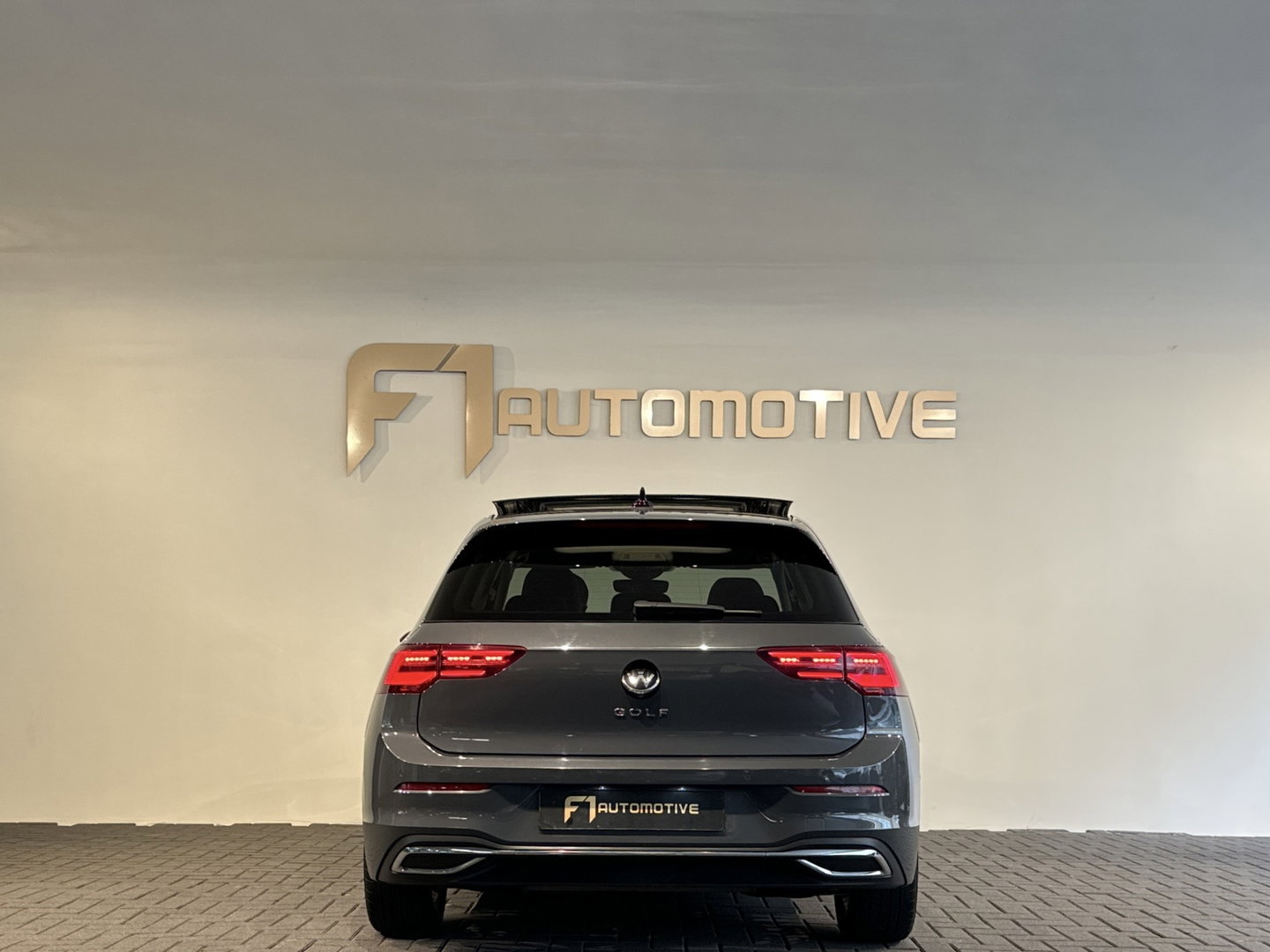 Volkswagen Golf 2.0 TDI R-Line Pano|Camera|Stoelverwarming|Sfeer|Keyless