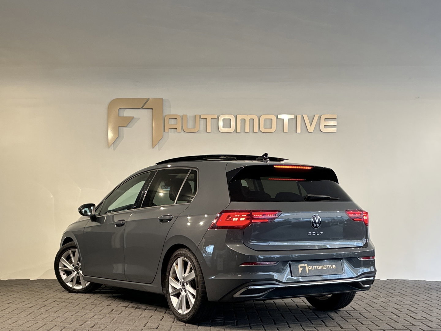 Volkswagen Golf 2.0 TDI R-Line Pano|Camera|Stoelverwarming|Sfeer|Keyless