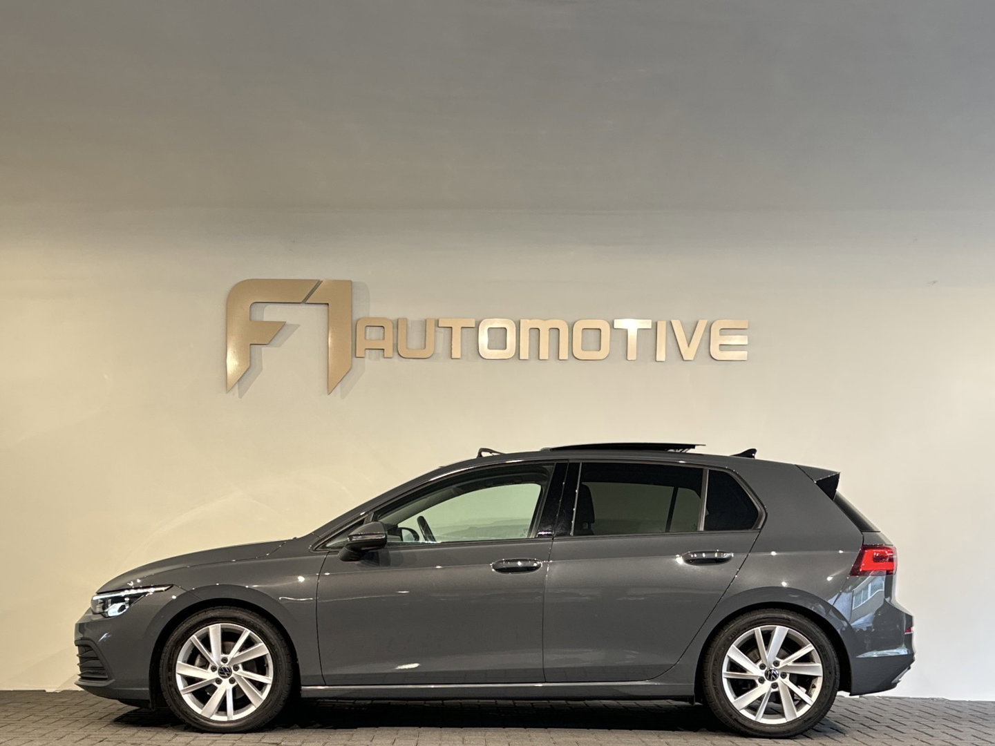 Volkswagen Golf 2.0 TDI R-Line Pano|Camera|Stoelverwarming|Sfeer|Keyless