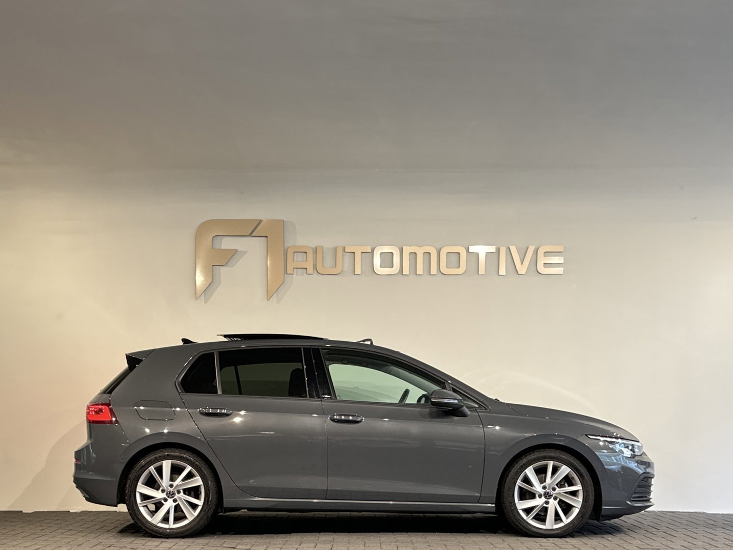 Volkswagen Golf 2.0 TDI R-Line Pano|Camera|Stoelverwarming|Sfeer|Keyless