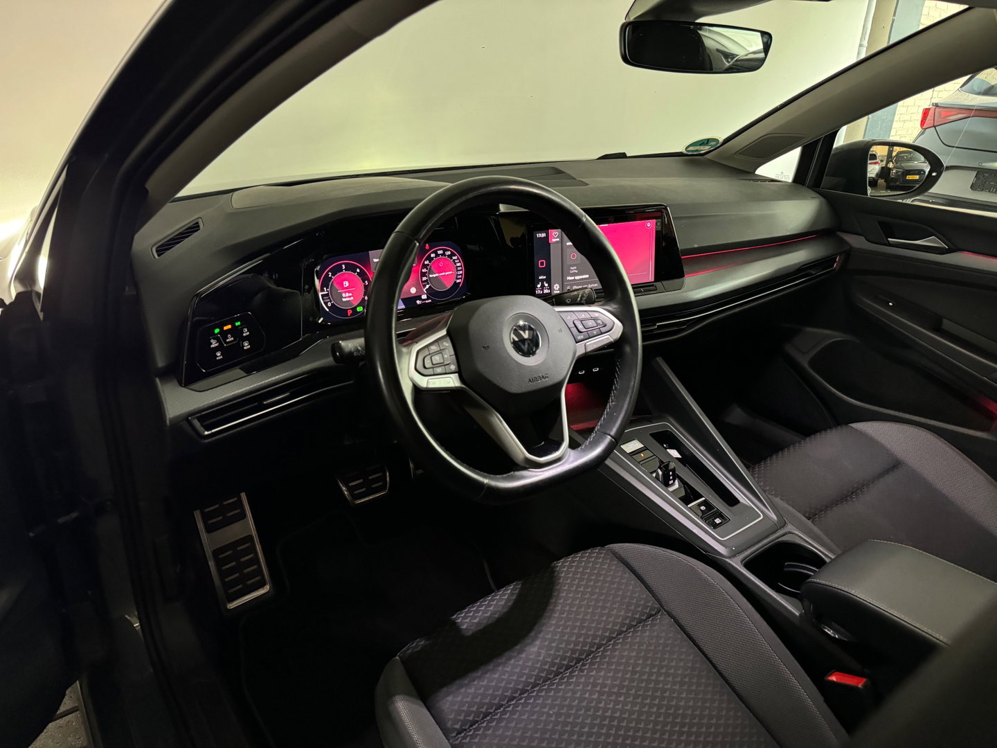 Volkswagen Golf 2.0 TDI R-Line Pano|Camera|Stoelverwarming|Sfeer|Keyless