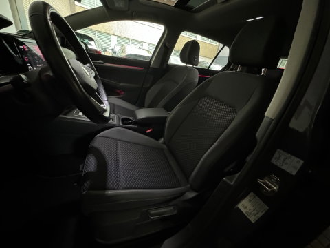 Volkswagen Golf 2.0 TDI R-Line Pano|Camera|Stoelverwarming|Sfeer|Keyless
