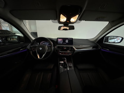 BMW 5 Serie Touring 520i High Executive Edition Memory|360|Trekhaak|BlindSpot