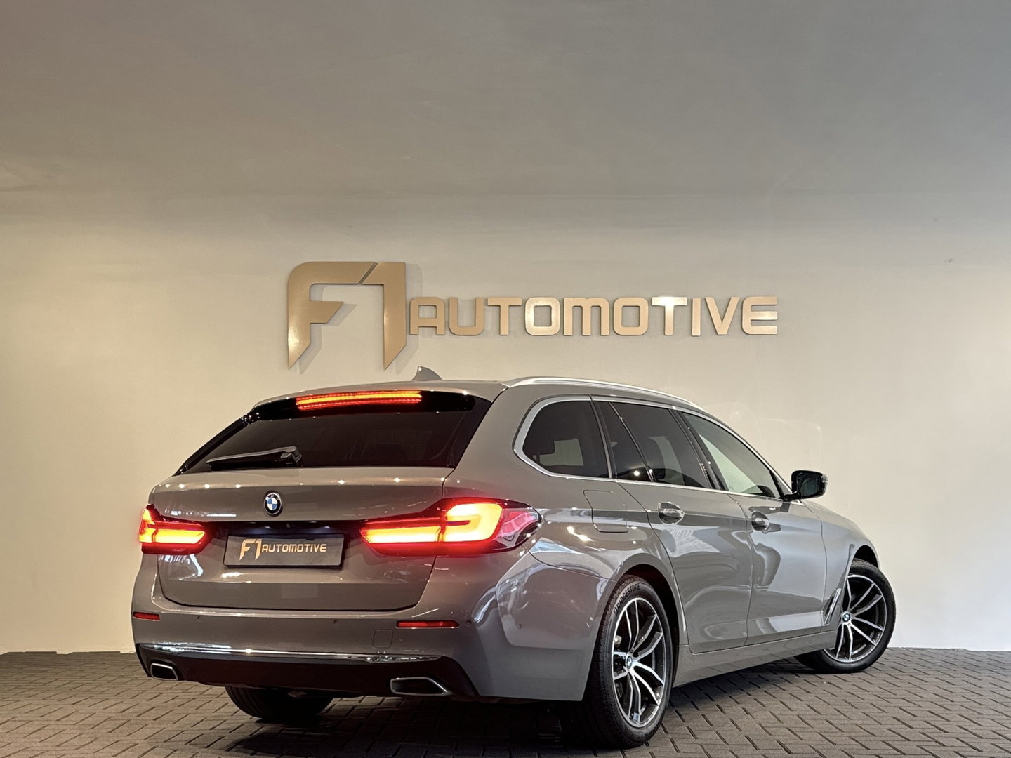 BMW 5 Serie Touring 520i High Executive Edition Memory|360|Trekhaak|BlindSpot