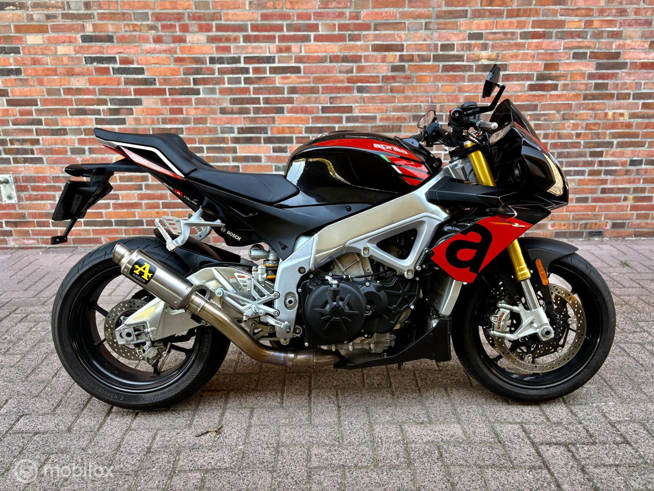 Aprilia Tuono V4