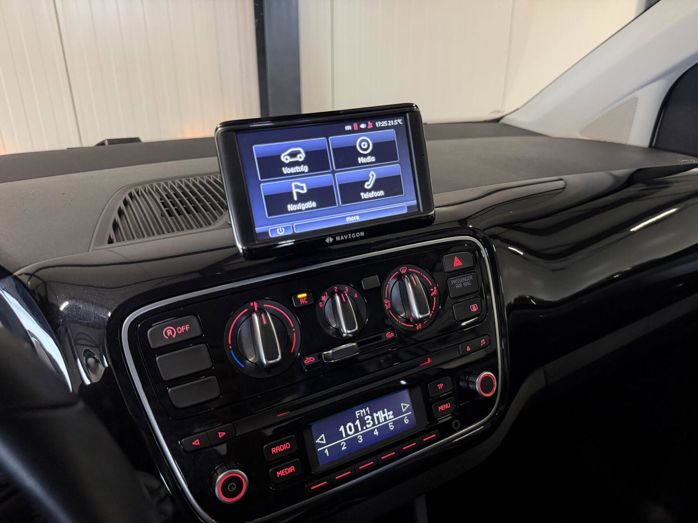 Volkswagen up! 1.0 high up! BlueMotion Airco Cruise Navi PDC