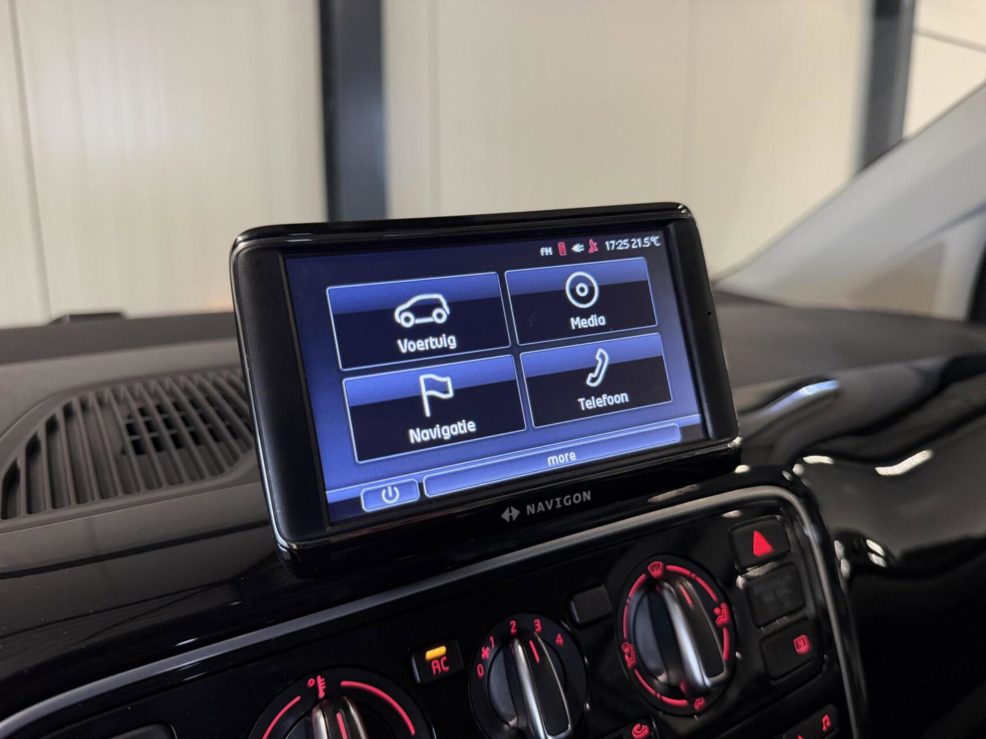 Volkswagen up! 1.0 high up! BlueMotion Airco Cruise Navi PDC
