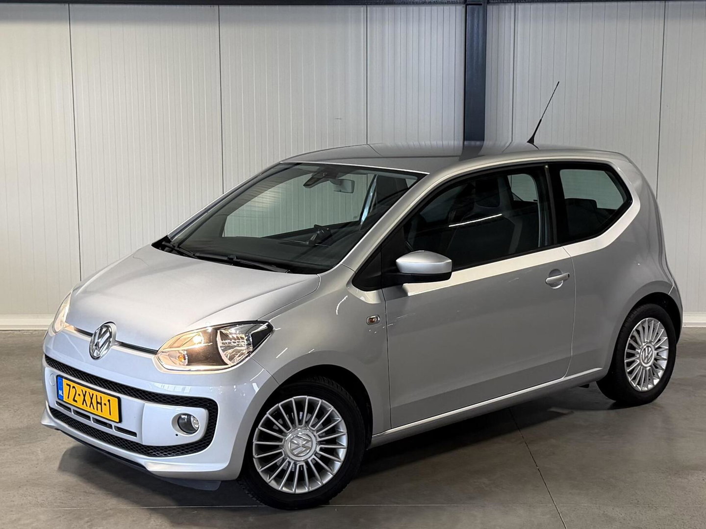 Volkswagen up! 1.0 high up! BlueMotion Airco Cruise Navi PDC