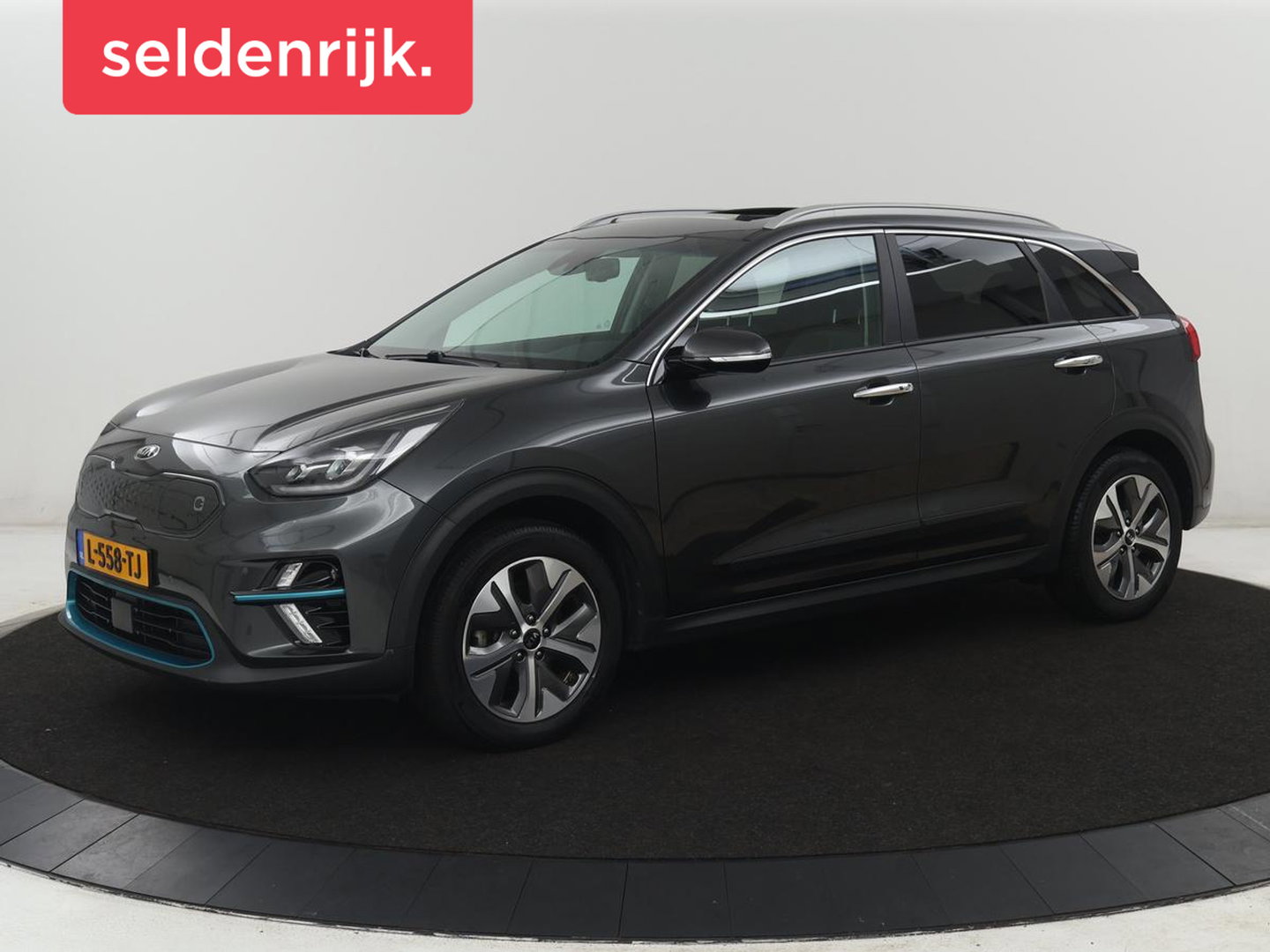 Kia e-Niro DynamicPlusLine 64 kWh | SOH 95,4% | Panoramadak | Half leder | Adaptive cruise | Stuur/stoel verwarming | Navigatie | Carplay | Camera | Park assist | Climate control