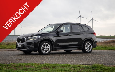 BMW X1 xDrive25e Executive X CAMERA / CARPLAY / HEAD UP DISPLAY / LEDER / LED / CRUISE CONTROLE / STOELVERWARMING