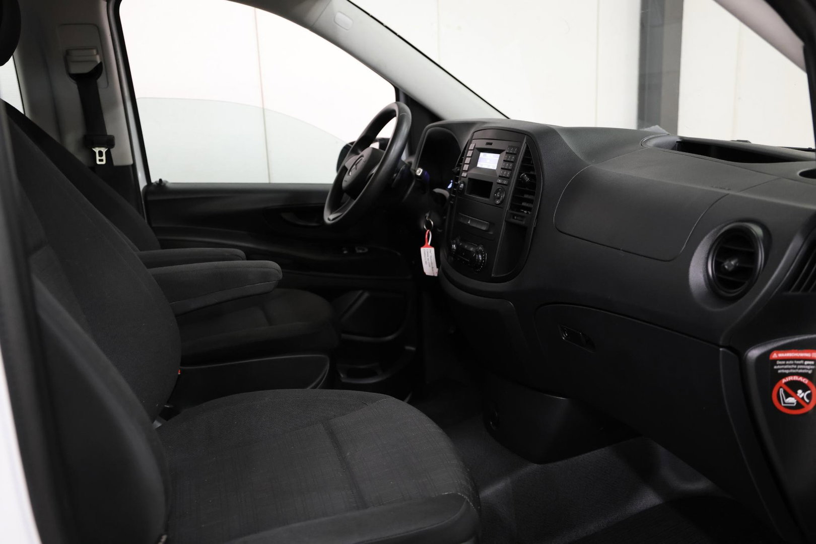 Mercedes-Benz eVito Tourer PRO L3 9 PERSOONS PERSONENBUS