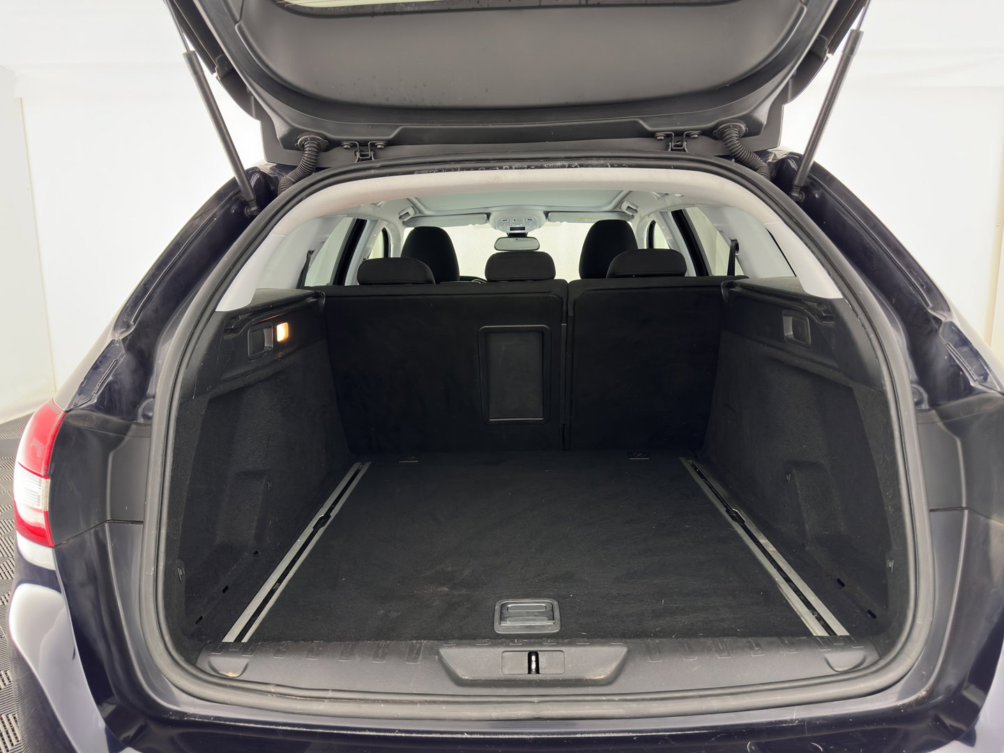 Peugeot 308 SW 1.6 BlueHDI Blue Lease Executive *PANO | NAVI-FULLMAP | COMFORT-SEATS | PRIVACY-GLASS | DAB+ | ECC | PDC | CRUISE | 16''ALU | TOWBAR*