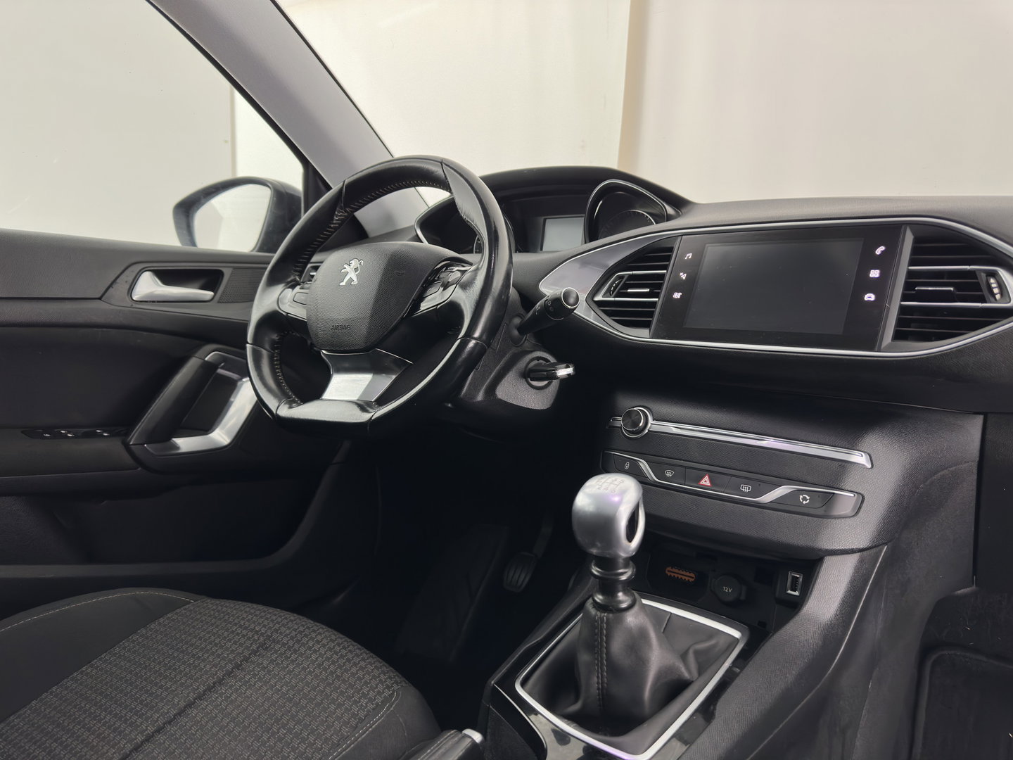 Peugeot 308 SW 1.6 BlueHDI Blue Lease Executive *PANO | NAVI-FULLMAP | COMFORT-SEATS | PRIVACY-GLASS | DAB+ | ECC | PDC | CRUISE | 16''ALU | TOWBAR*