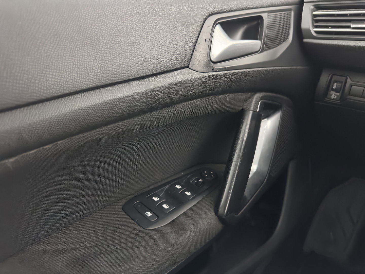 Peugeot 308 SW 1.6 BlueHDI Blue Lease Executive *PANO | NAVI-FULLMAP | COMFORT-SEATS | PRIVACY-GLASS | DAB+ | ECC | PDC | CRUISE | 16''ALU | TOWBAR*