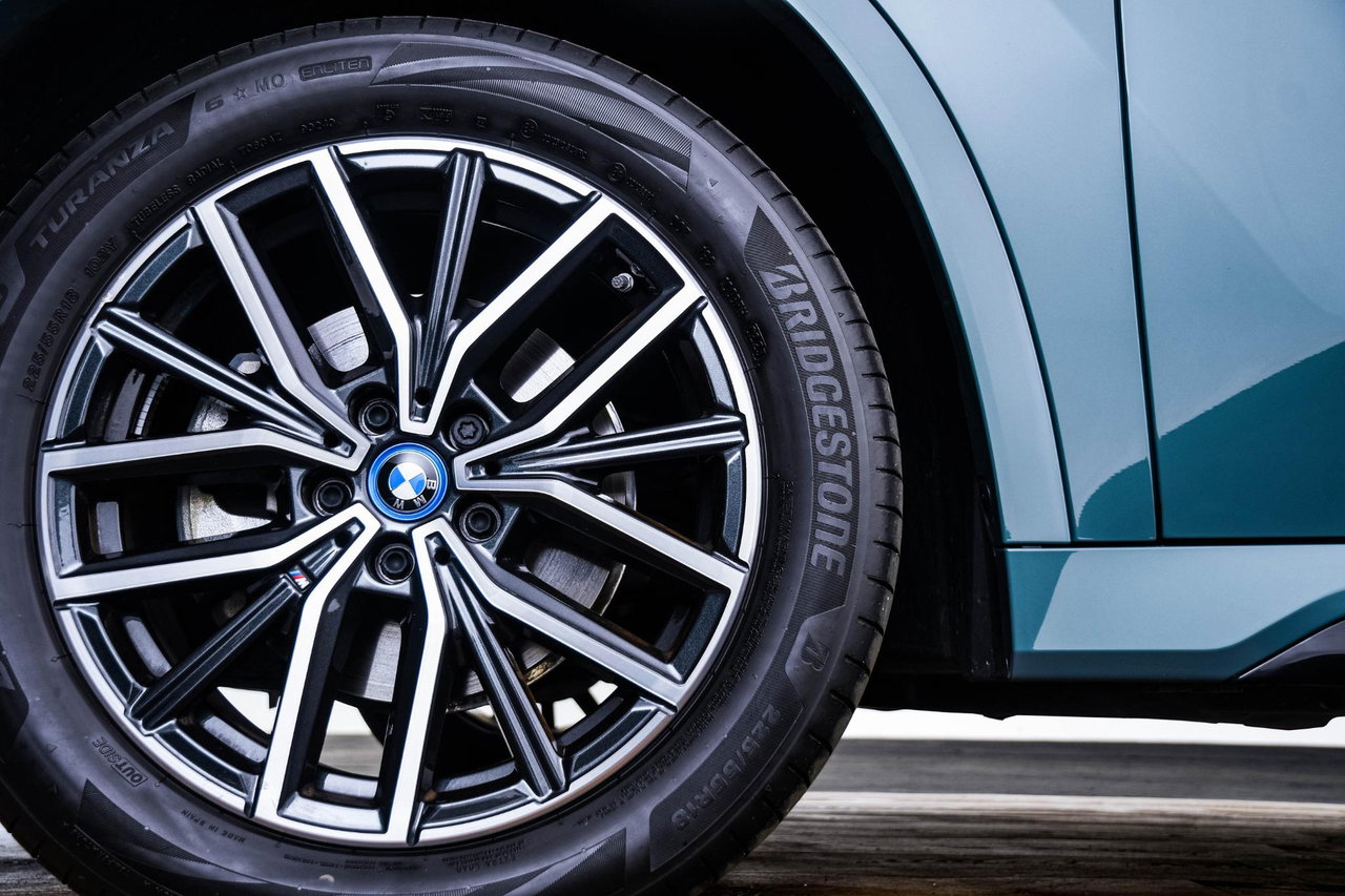 BMW iX1