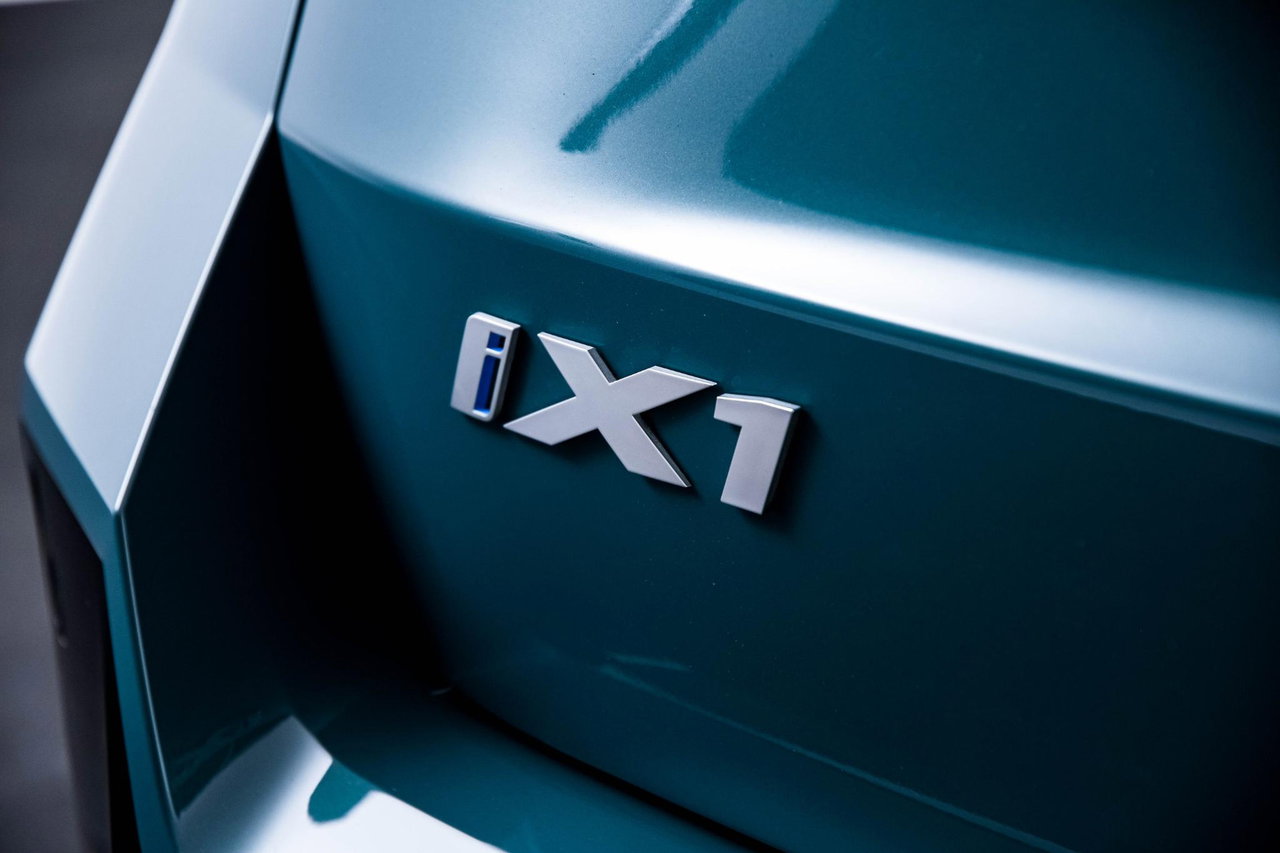 BMW iX1