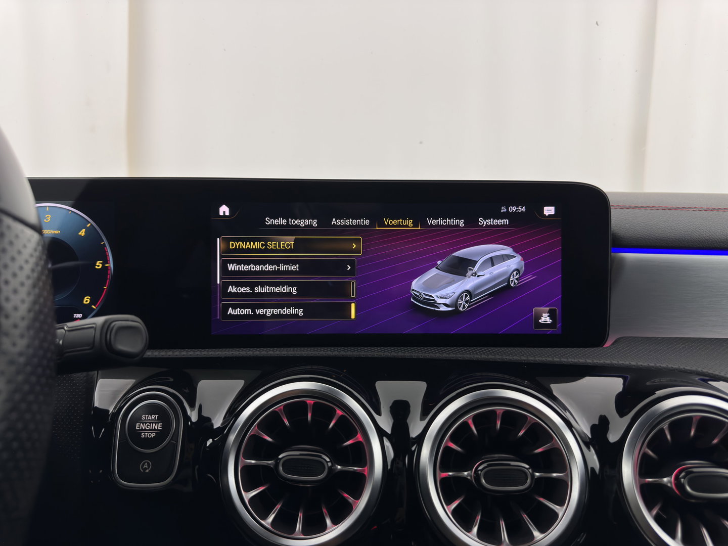 Mercedes-Benz CLA-Klasse Shooting Brake 180 d Business Solution AMG (INCL.BTW) Aut. *LEATHER-MICROFIBRE | FULL-LED | HEATED-SPORTSEATS | AMBIENT-LIGHT | DIGI-COCKPIT | DAB+ | NAVI-FULLMAP | CAMERA | PRIVACYGLASS | SHIFTPADDLES | 18''ALU*