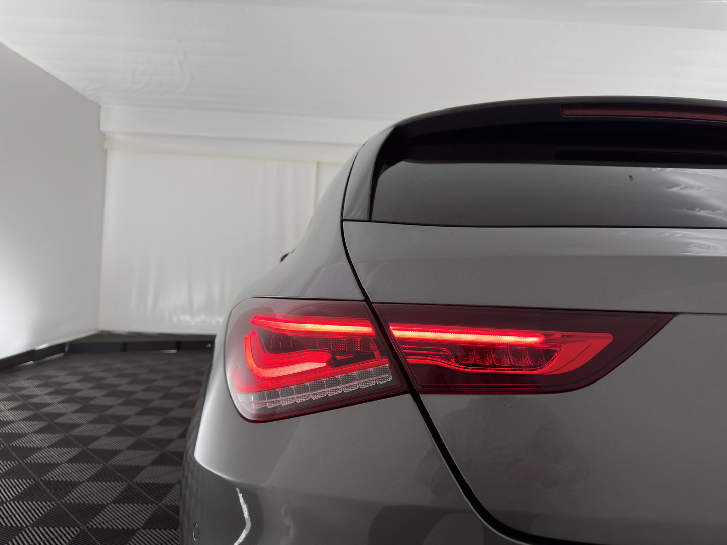 Mercedes-Benz CLA-Klasse Shooting Brake 180 d Business Solution AMG (INCL.BTW) Aut. *LEATHER-MICROFIBRE | FULL-LED | HEATED-SPORTSEATS | AMBIENT-LIGHT | DIGI-COCKPIT | DAB+ | NAVI-FULLMAP | CAMERA | PRIVACYGLASS | SHIFTPADDLES | 18''ALU*