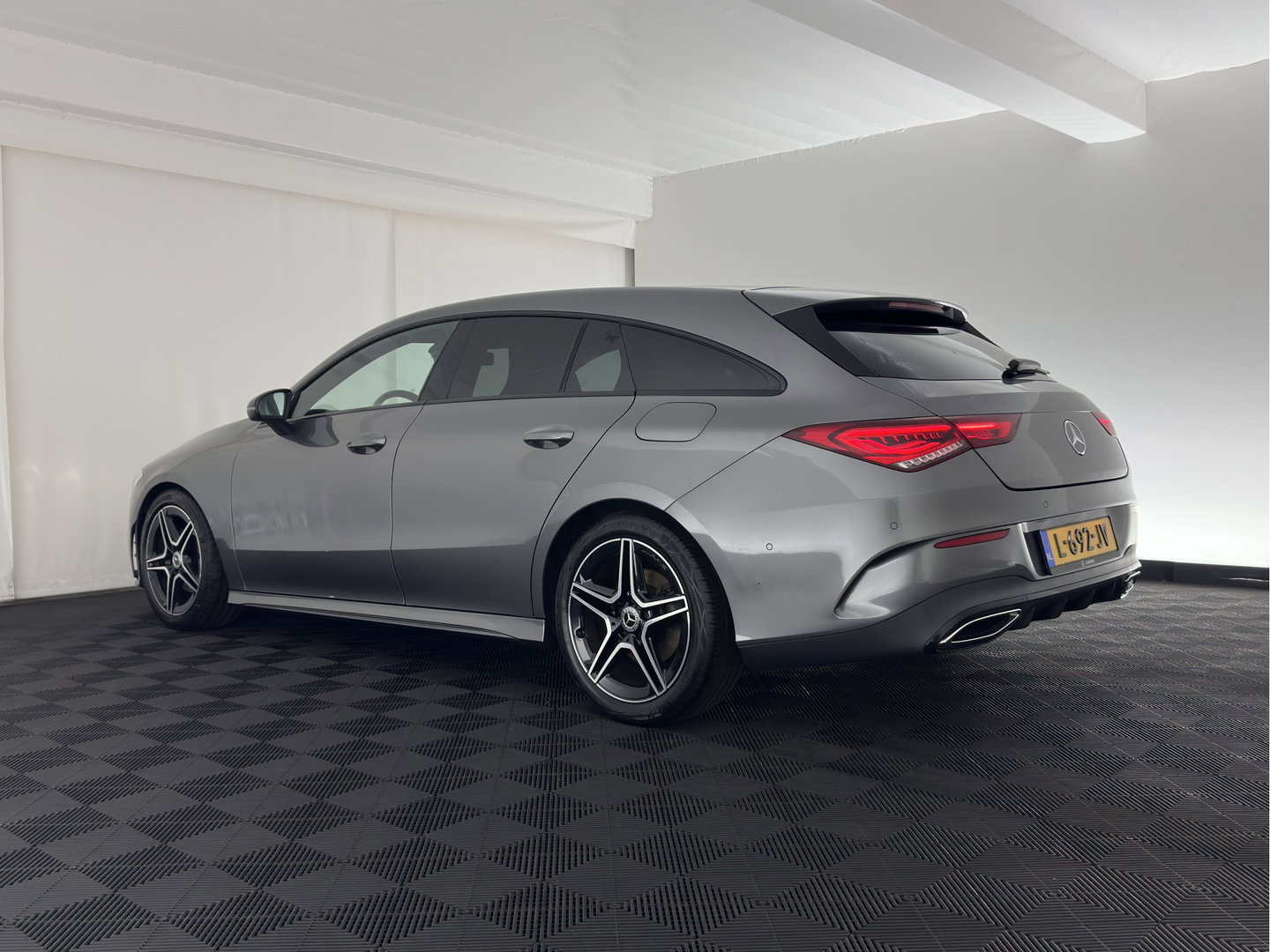 Mercedes-Benz CLA-Klasse Shooting Brake 180 d Business Solution AMG (INCL.BTW) Aut. *LEATHER-MICROFIBRE | FULL-LED | HEATED-SPORTSEATS | AMBIENT-LIGHT | DIGI-COCKPIT | DAB+ | NAVI-FULLMAP | CAMERA | PRIVACYGLASS | SHIFTPADDLES | 18''ALU*