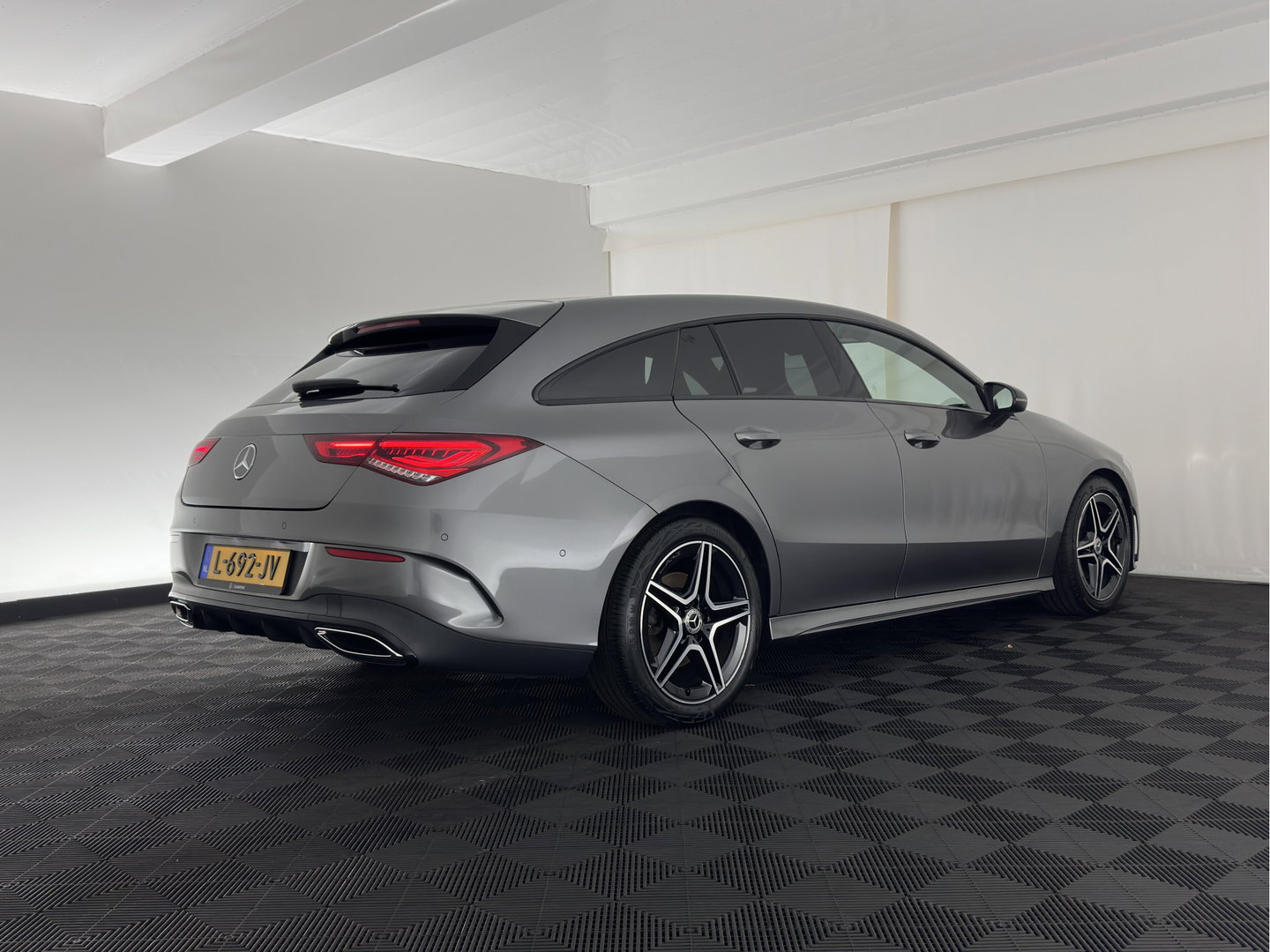 Mercedes-Benz CLA-Klasse Shooting Brake 180 d Business Solution AMG (INCL.BTW) Aut. *LEATHER-MICROFIBRE | FULL-LED | HEATED-SPORTSEATS | AMBIENT-LIGHT | DIGI-COCKPIT | DAB+ | NAVI-FULLMAP | CAMERA | PRIVACYGLASS | SHIFTPADDLES | 18''ALU*