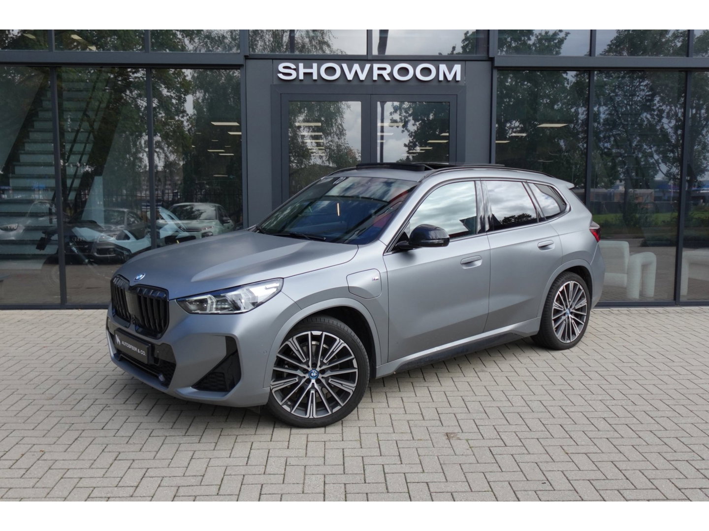 BMW X1 XDrive30e M-PAKKET PANO HUD 360