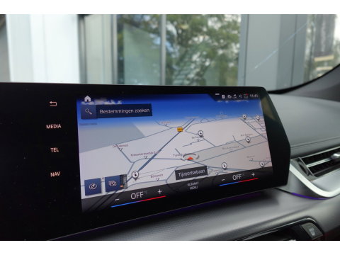 BMW X1 XDrive30e M-PAKKET PANO HUD 360