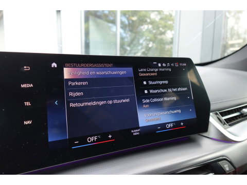 BMW X1 XDrive30e M-PAKKET PANO HUD 360