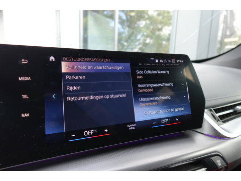 BMW X1 XDrive30e M-PAKKET PANO HUD 360