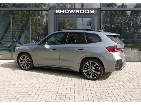 BMW X1 XDrive30e M-PAKKET PANO HUD 360