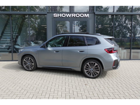 BMW X1 XDrive30e M-PAKKET PANO HUD 360
