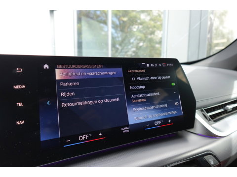BMW X1 XDrive30e M-PAKKET PANO HUD 360