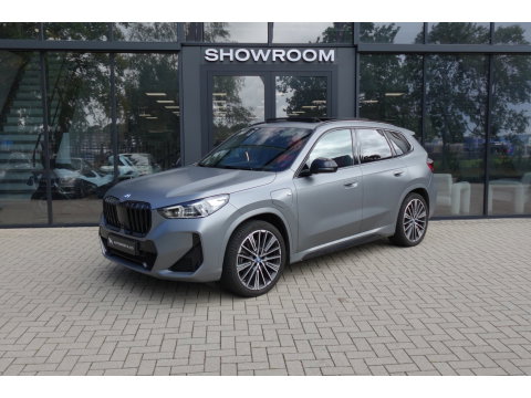 BMW X1 XDrive30e M-PAKKET PANO HUD 360